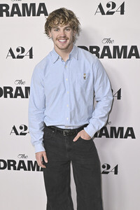Filmpremiere 'Das Drama - Noch mal auf Anfang' in Los Angeles