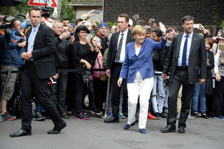 Angela Merkel besucht den Problemstadtteil Marxloh in Duisburg