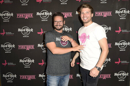 Pinktober Aktion im Hard Rock Cafe Berlin