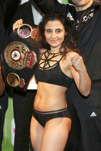 Offizielles Wiegen zum Box WM Kampf Susi Kentikian vs. Susana Cruz Perez