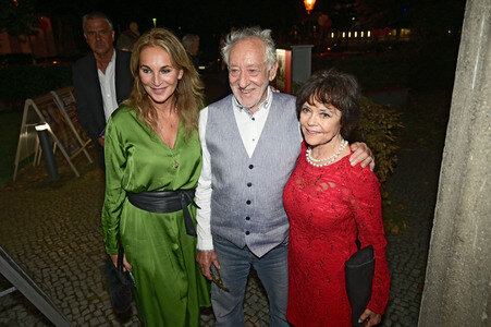 Theaterpremiere 'Der eingebildet Kranke' und 90. Geburtstag von Dieter Hallervorden in Berlin