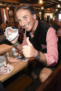 3. Wiesn Charity Lunch im Festzelt Zur Bratwurst beim Oktoberfest 2018 in München