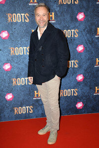 Preview der Serie 'Roots' in München