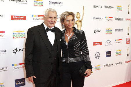 Goldene Bild der Frau 2025 in Hamburg