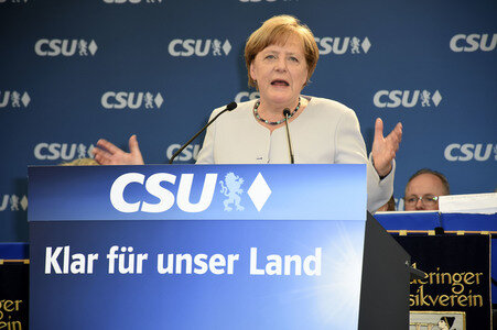 Angela Merkel besucht eine Festzeltveranstaltung der CSU in München