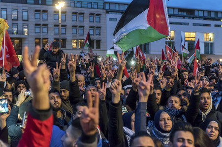 Pro-Palaestina Demonstration gegen die Anerkennung Jerusalems als Israels Hauptstadt in Berlin