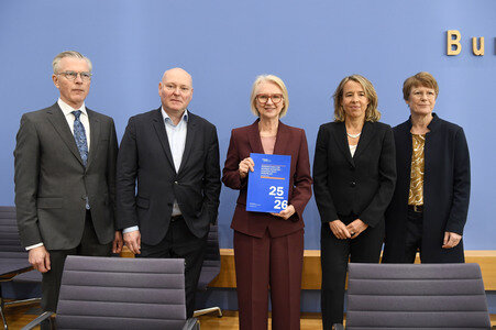 Bundespressekonferenz 'Vorstellung des Jahresgutachtens 2025/26' in Berlin
