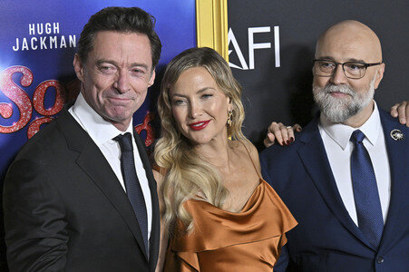 Closing Ceremony und Filmpremiere 'Song Sung Blue', AFI Fest 2025 in Los Angeles