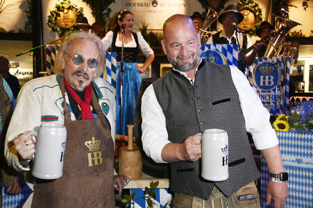 Wiesn Anstich 2026 im Hofbräu Berlin