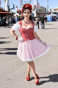 3. Wiesn Charity Lunch im Festzelt Zur Bratwurst beim Oktoberfest 2018 in München