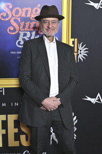 Closing Ceremony und Filmpremiere 'Song Sung Blue', AFI Fest 2025 in Los Angeles