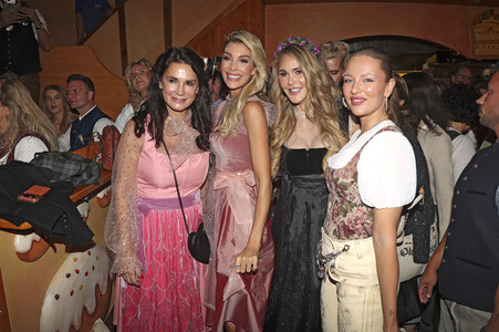 Cathy Hummels Wiesn-Bummel beim Oktoberfest 2026 in München
