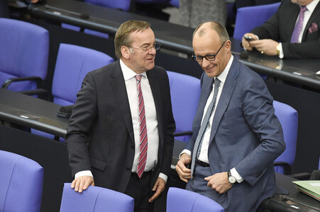 64. Sitzung des Deutschen Bundestages in Berlin