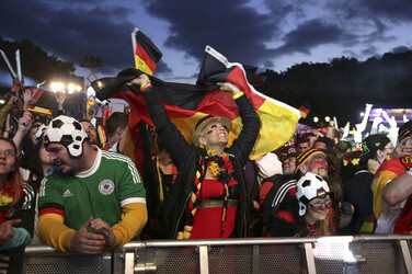 WM-Fanmeile beim Spiel Deutschland gegen Ghana, Berlin