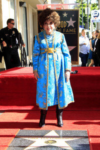 Gina Lollobrigida erhält einen Stern auf dem Hollywood Walk of Fame in Los Angeles