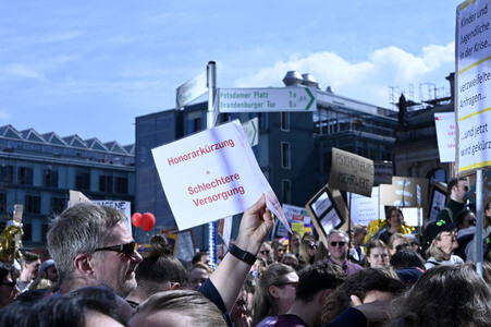 Großdemonstration von Psychotherapeuten gegen geplante Honorarkürzungen in Berlin