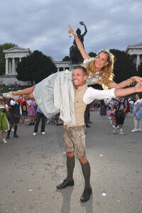 Almauftrieb beim Oktoberfest 2025 in München