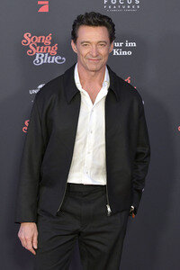 Filmpremiere 'Song Sung Blue' in Berlin