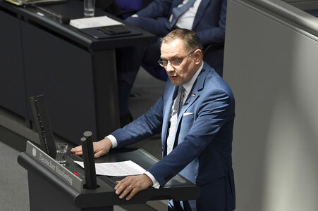 64. Sitzung des Deutschen Bundestages in Berlin