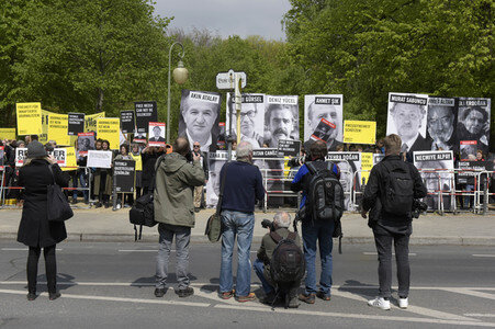 Demonstration für die Freilassung der in der Türkei inhaftierten Journalisten in Berlin