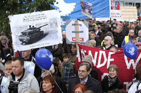 'Die Waffen nieder!' Demo in Berlin
