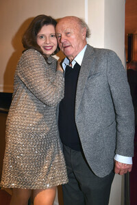 Theaterpremiere 'Wer schießt auf Frau Hummel?' in München