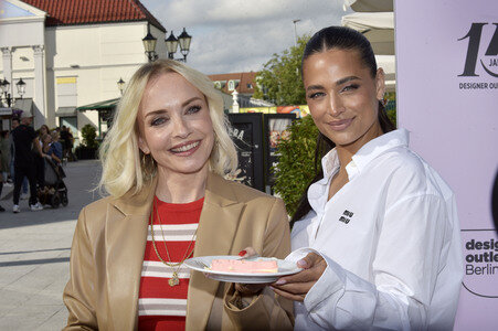 Photocall zum 15-jährigen Jubiläum des Designer Outlet Berlin in Wustermark