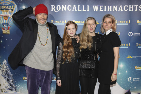 Premiere des 21. Original Roncalli Weihnachtscircus 2025 in Berlin