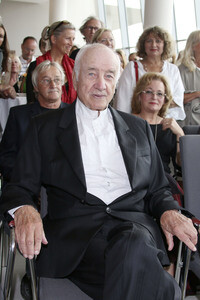 Ausstellungseröffnung 'Menschheitszirkus' in Ahrenshoop