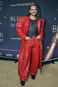 Weltpremiere der 'Blinded by Delight' Grand Show 2025 in Berlin