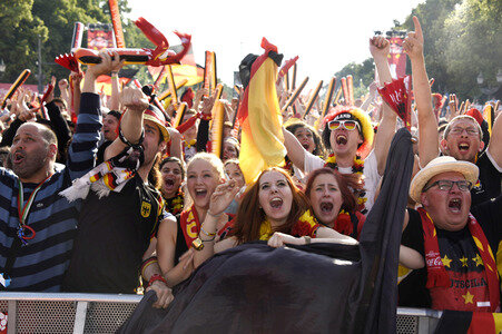 Fanmeile beim UEFA-Fußball-Europameisterschaft 2016 Spiel Deutschland gegen Nordirland in Berlin
