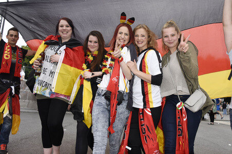 Fans beim UEFA-Fußball-Europameisterschaft 2016 Spiel Deutschland gegen Polen in Berlin