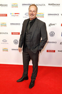 Goldene Bild der Frau 2025 in Hamburg