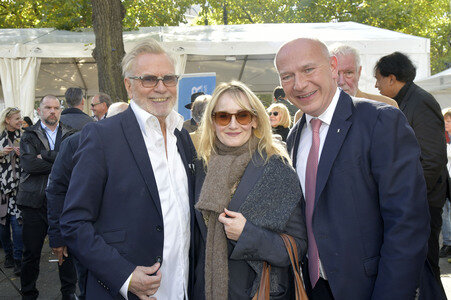 Offizielle Einweihung des Harald-Juhnke-Platzes in Berlin