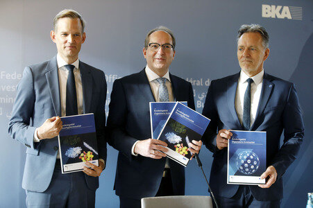 Pressekonferenz 'Bundeslagebilder Organisierte Kriminalität und Rauschgift' in Wiesbaden