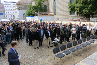 Deutsche Staatsoper Richtfest in Berlin