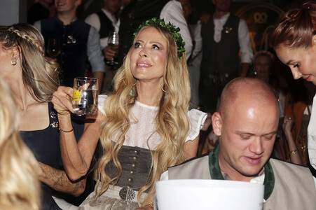Cathy Hummels Wiesn-Bummel beim Oktoberfest 2026 in München