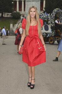 Regines Damenwiesn beim Oktoberfest 2025 in München