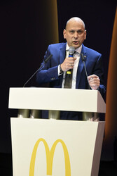 Grand Opening vom McDonald's Restaurant am Flughafen, Frankfurt