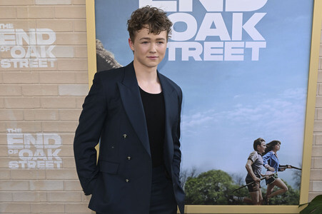 Filmpremiere 'The End of Oak Street' in Burbank