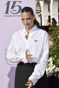 Photocall zum 15-jährigen Jubiläum des Designer Outlet Berlin in Wustermark