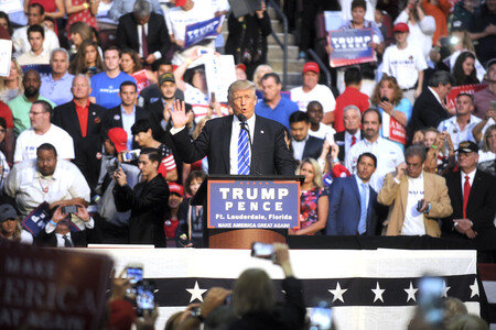 Wahlkampfveranstaltung von Donald Trump un Sunrise