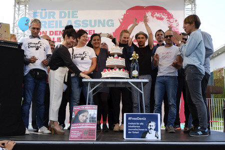 Demonstration für die Freilassung von Deniz Yücel in Berlin