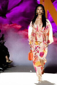 Lola Casademunt by Maite Fashion Show auf der Mercedes-Benz Fashion Week Madrid