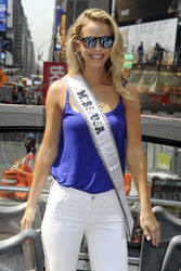 Olivia Jordan auf Sightseeing Tour durch New York