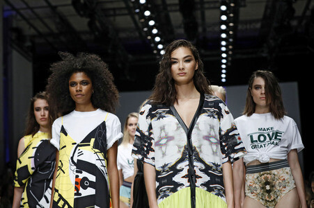 Rebekka Ruétz Fashion Show auf der Berlin Fashion Week Spring/Summer 2019