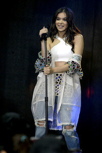 Konzert von Hailee Steinfeld in New York