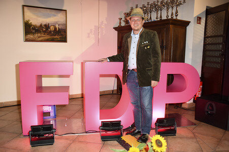 Liberaler Bieranstich der FDP in Grasbrunn