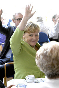 Angela Merkel besucht ein Altenheim in Paderborn