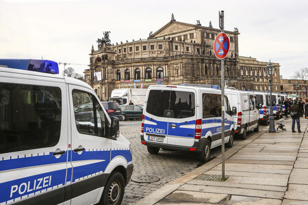 Gegendemonstration zu Pegida in Dresden